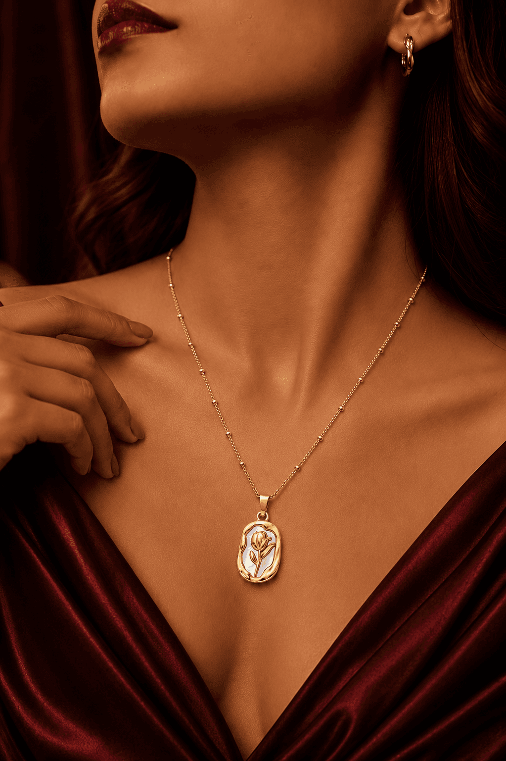 Rosa Aurea Necklace thumbnail 3