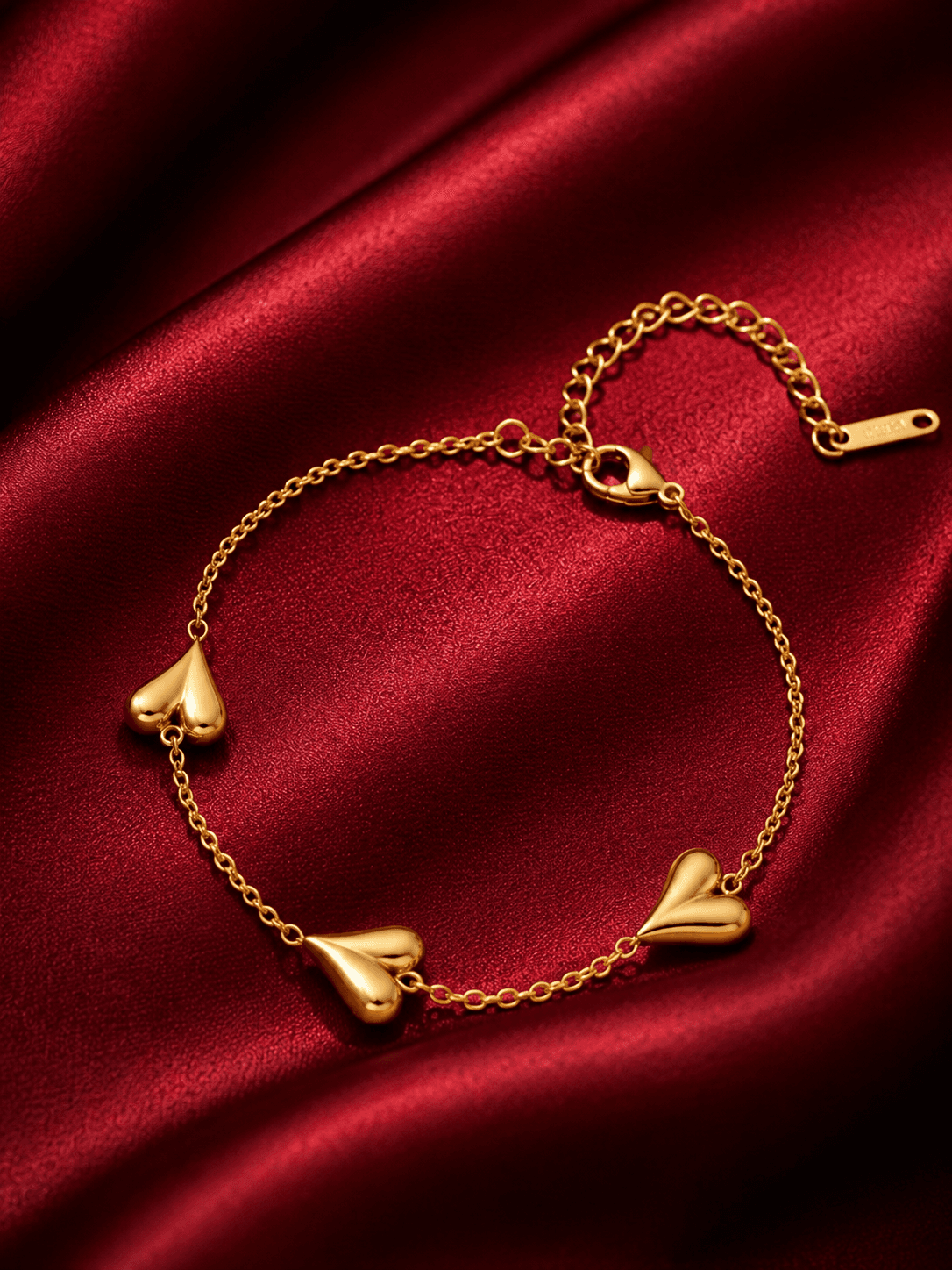 Cuore Trio Bracelet — Anti-Tarnish Gold · Triple Heart Chain